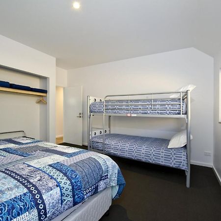 Margaret River Bungalow-1-street - stylish stay Exteriör bild