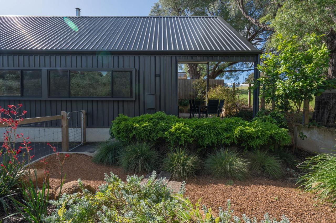 Margaret River Bungalow-1-street - stylish stay Exteriör bild