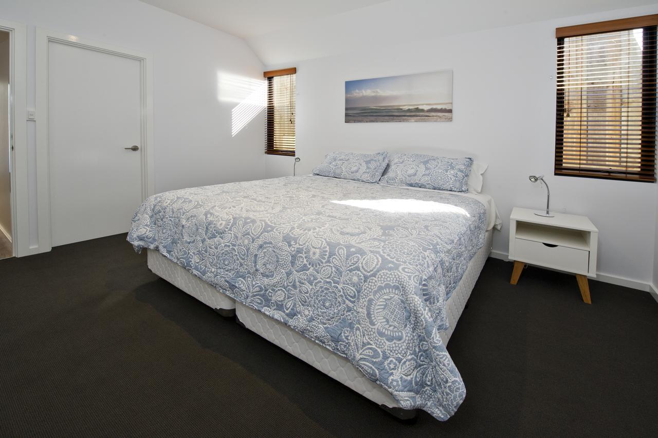 Margaret River Bungalow-1-street - stylish stay Exteriör bild